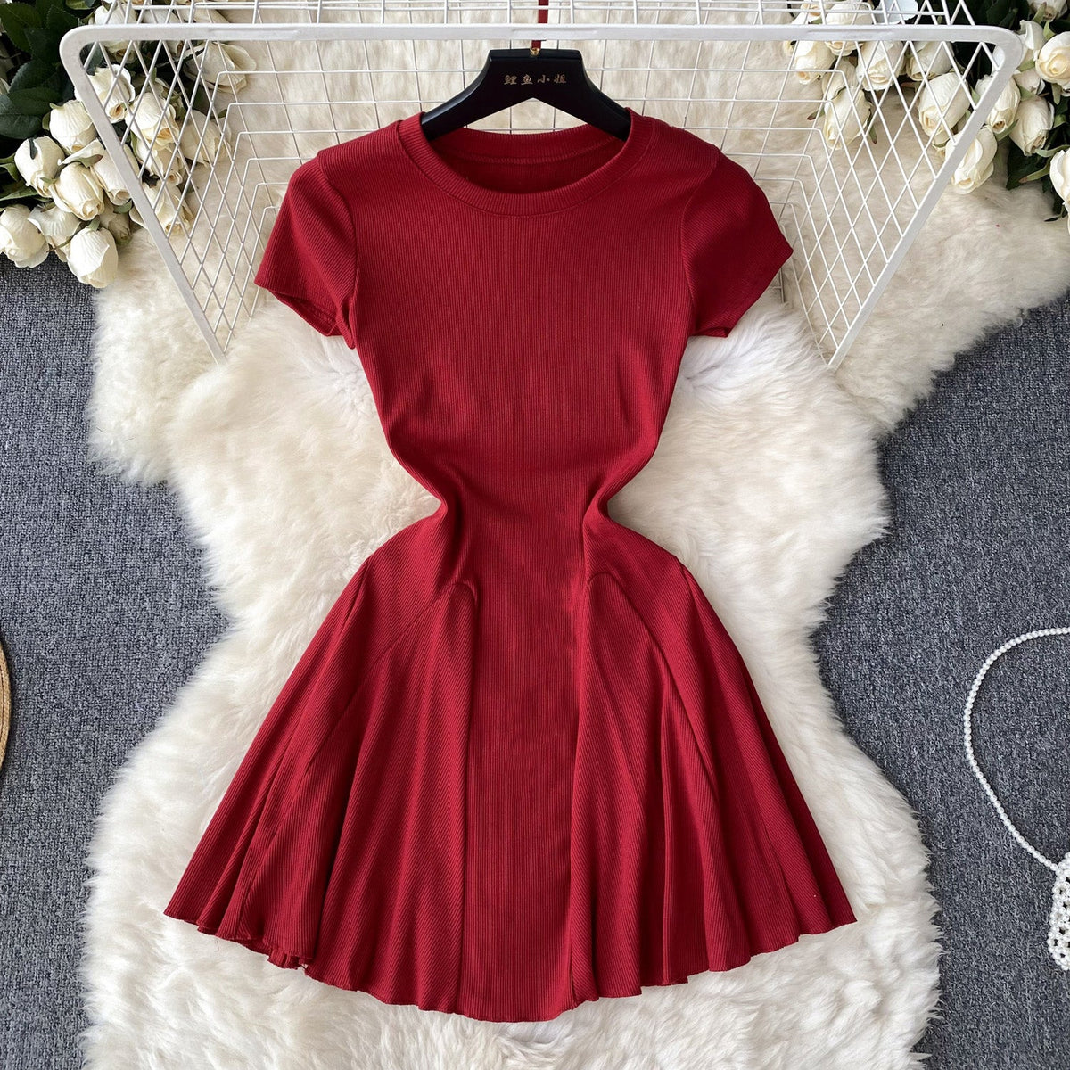 Solid Color Waist-slimming Pleated Dress