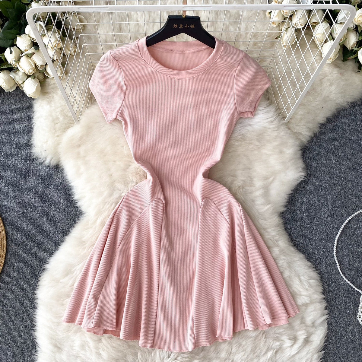 Solid Color Waist-slimming Pleated Dress
