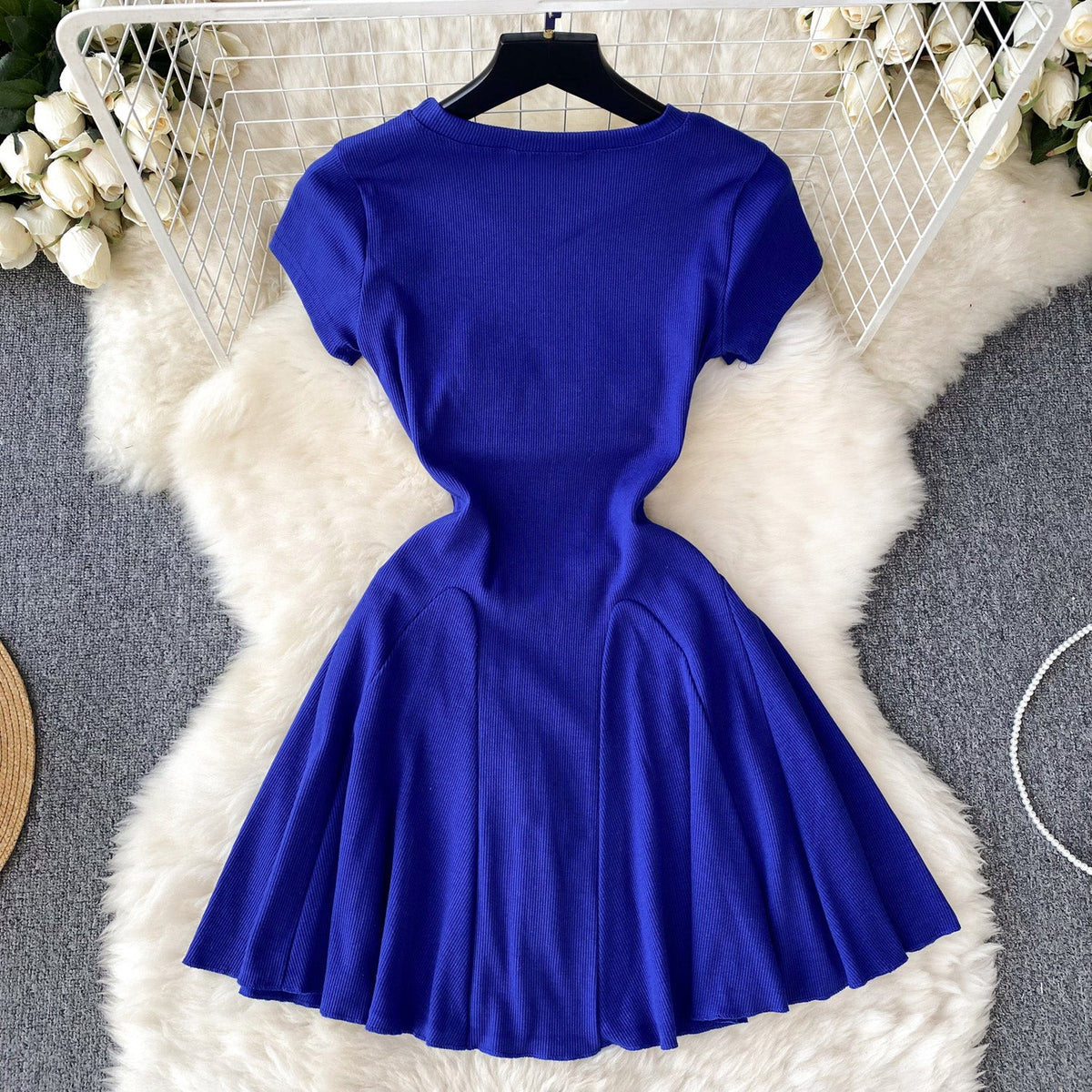 Solid Color Waist-slimming Pleated Dress